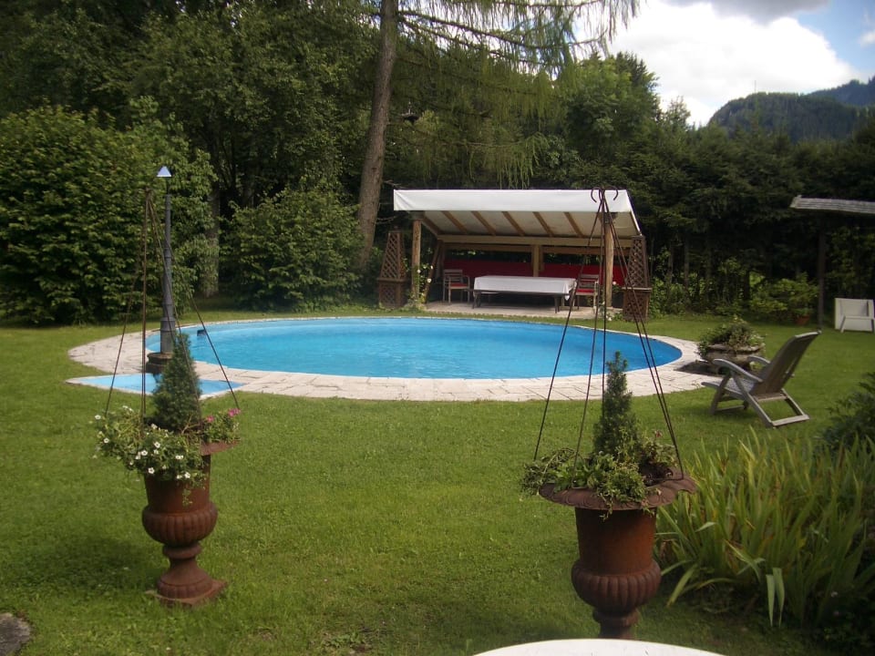 Pool mit ganz viel Platz Schloss Münichau