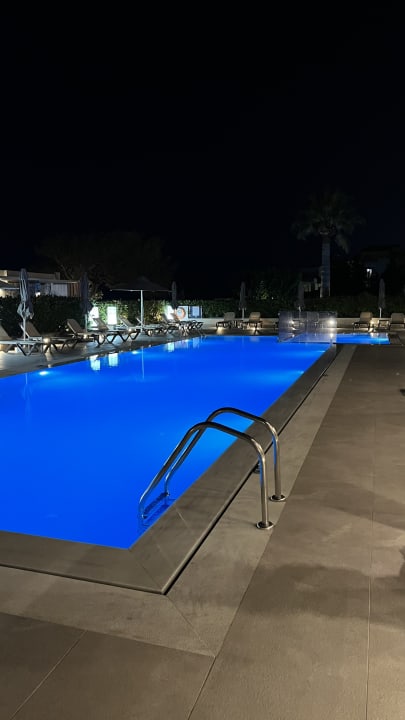 Pool Petousis Hotel & Suites