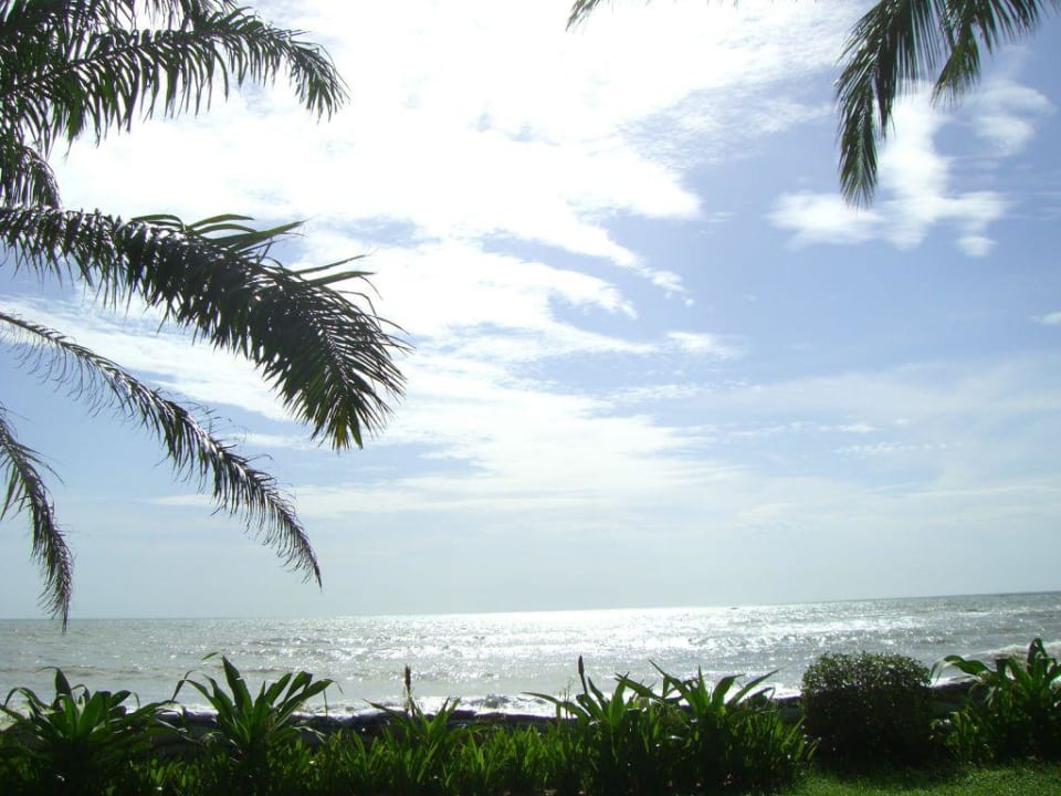 Strandblick vom Pool aus Hotel Khao Lak Palm Beach Resort