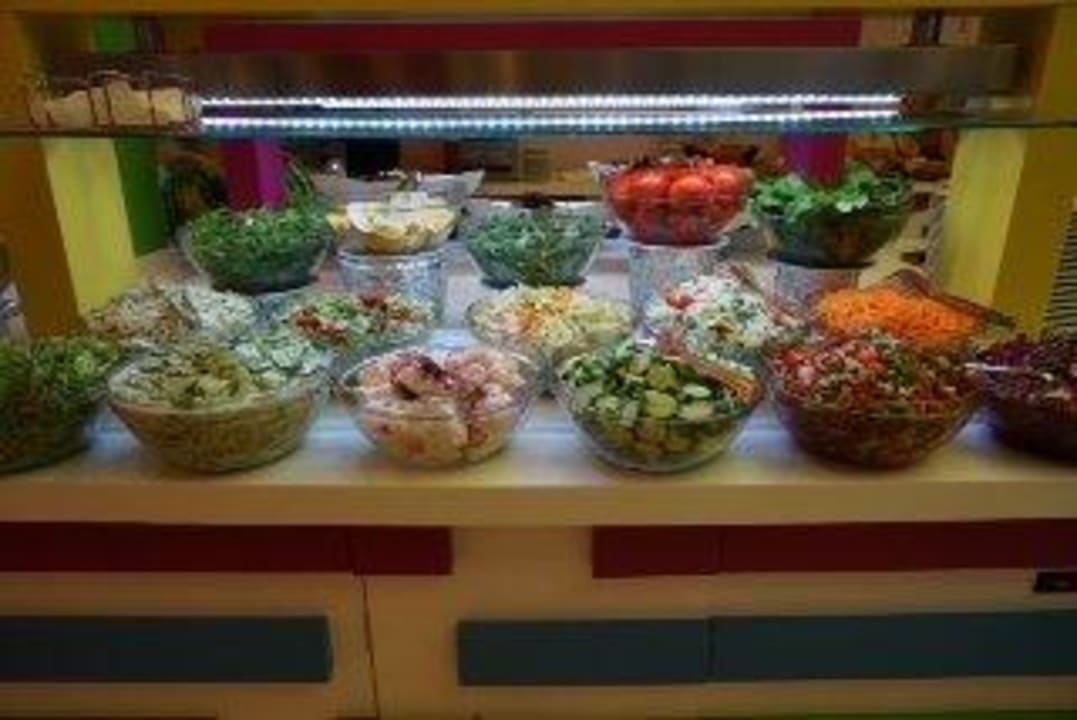 Het salade buffet Ramada Resort by Wyndham Side