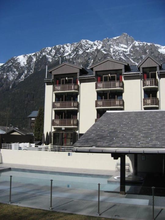 Pool und Zimmer mit Mont-Blanc Blick  Hotel Les Aiglons
