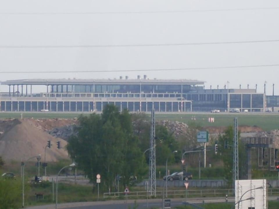 Blick von der Dachterrasse  Holiday Inn Berlin Airport - Conference Centre