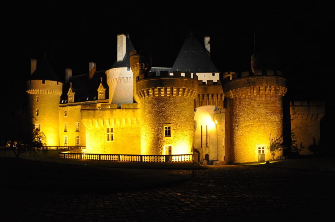 Het Chateau bij avond Hapimag Resort Château de Chabenet