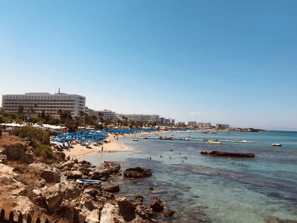 Strand Hotel Sunrise Beach