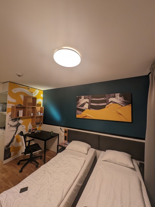 Zimmer Dean's College Hotel