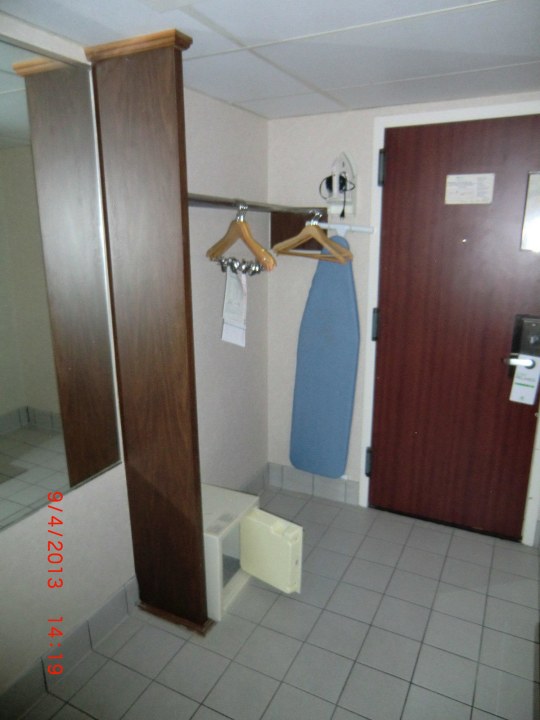 Eingangsbereich mit Tresor, Garderobe, etc. Hotel Holiday Inn Rosslyn at Key Bridge