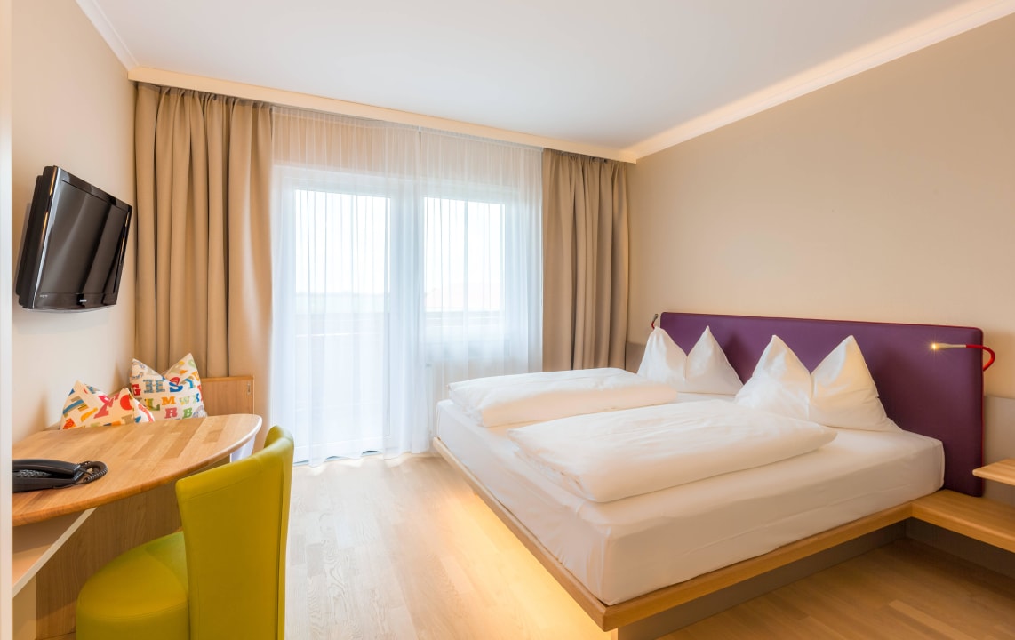 Doppelzimmer mit Balkon All In Red Thermenhotel