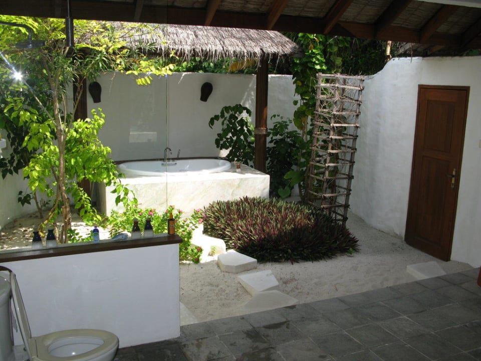 Offenes Bad einer Ramba Villa Hideaway Beach Resort & Spa