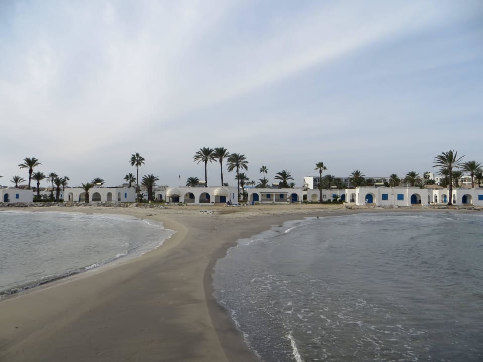 Blick auf die Strandbungalows Royal Lido Resort & Spa