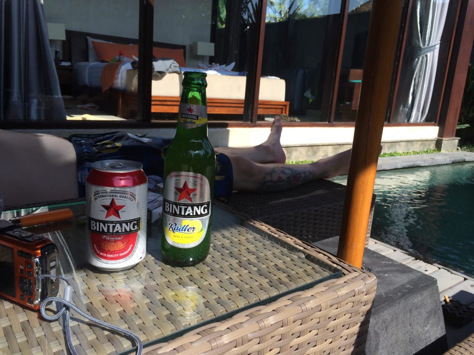 Am Pool  Villa Umae
