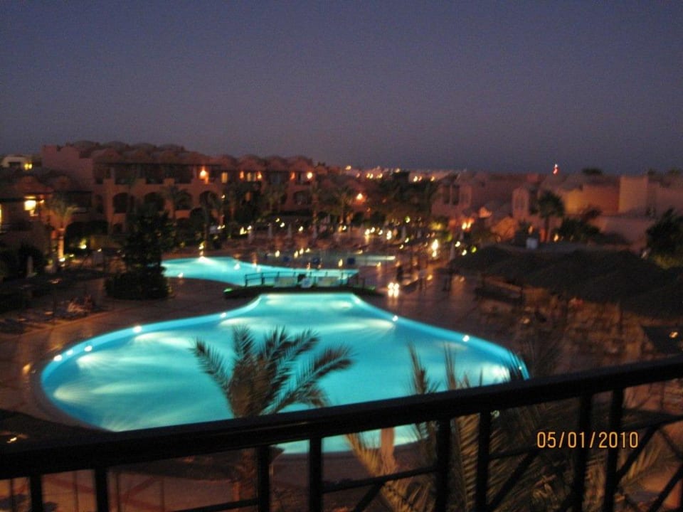 Pool bei Nacht Jaz Makadi Oasis Resort