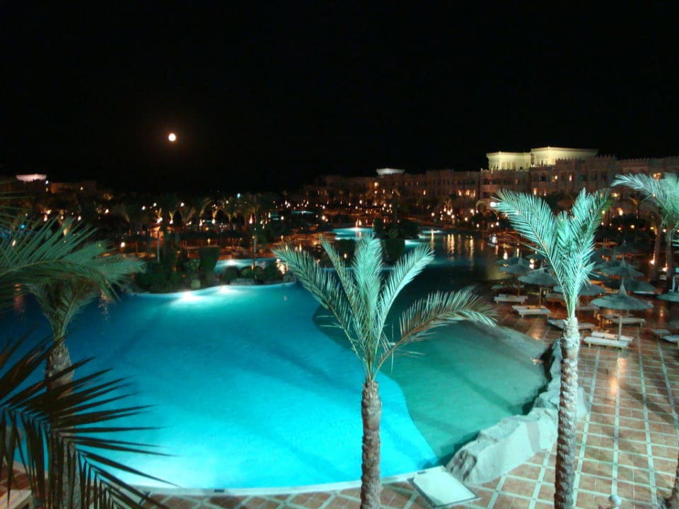 Pool am Abend Pickalbatros Palace Resort
