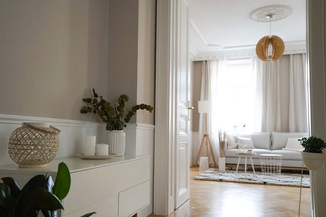 Zimmer GuestHost Apartment - Classic White Scandi