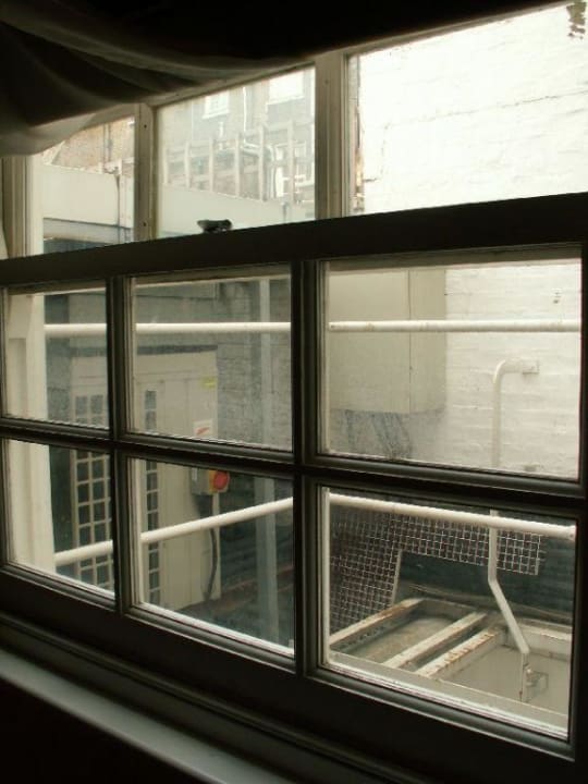 Room with a view Park Grand Paddington Court London