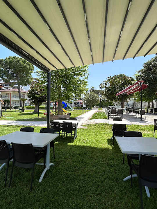 Gartenanlage Hotel Sirma