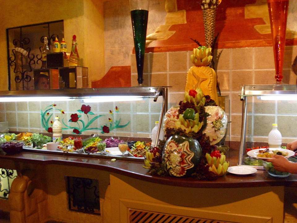 Das Abendbuffet im Hauptrestaurant Pickalbatros Alf Leila Wa Leila Resort - Neverland Hurghada