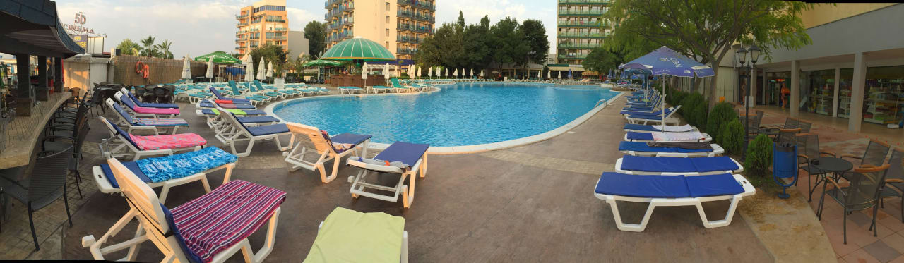 Nur rechte hälfte (dunkelblau) zu Bellevue Sentido Bellevue Beach