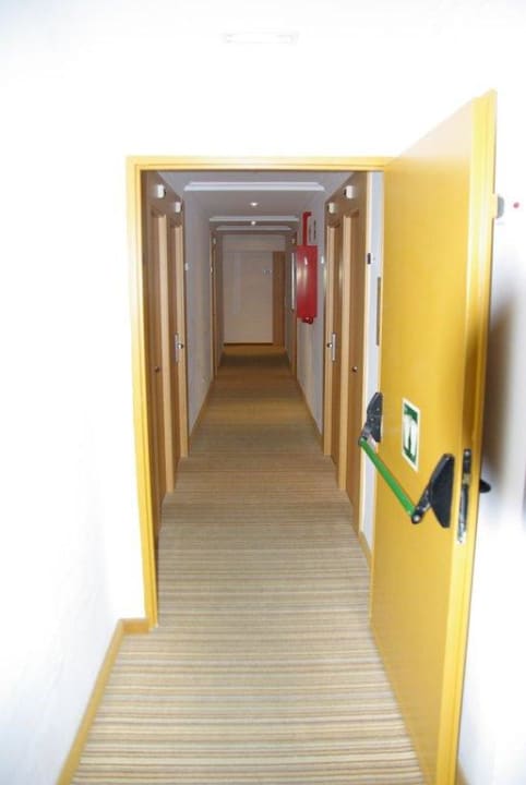 Hausflur, Zugang zu den Zimmern Hotel Timor