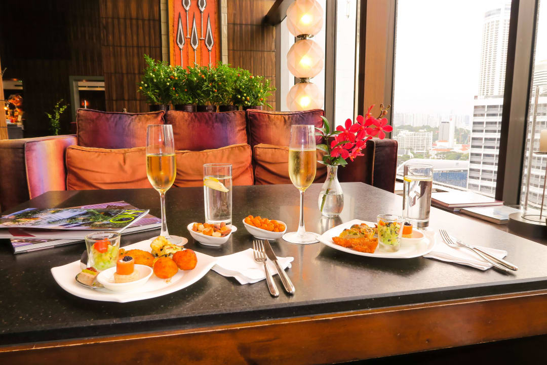 Snack in der Oriental-Lounge Hotel Mandarin Oriental Singapore