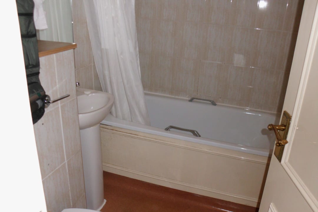 Bad mit nini Waschbecken Hotel Berjaya Eden Park