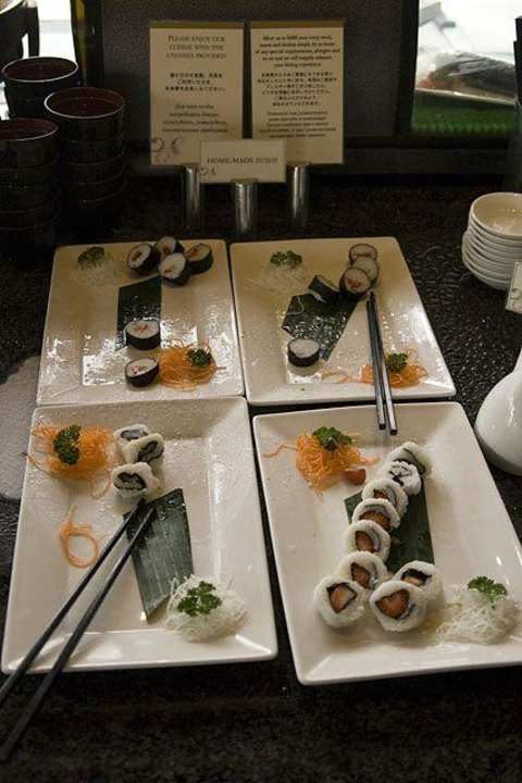Sushi zum Frühstück The Laguna A Luxury Collection Resort & Spa