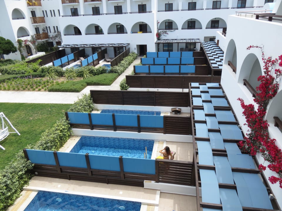 Blick vom Zimmer 3352 auf Juniorsuiten TUI BLUE Oceanis Beach and Spa Resort