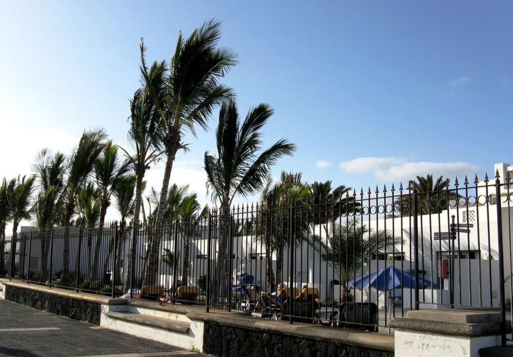 Blick von Promenade auf Hotel Hotel Las Costas