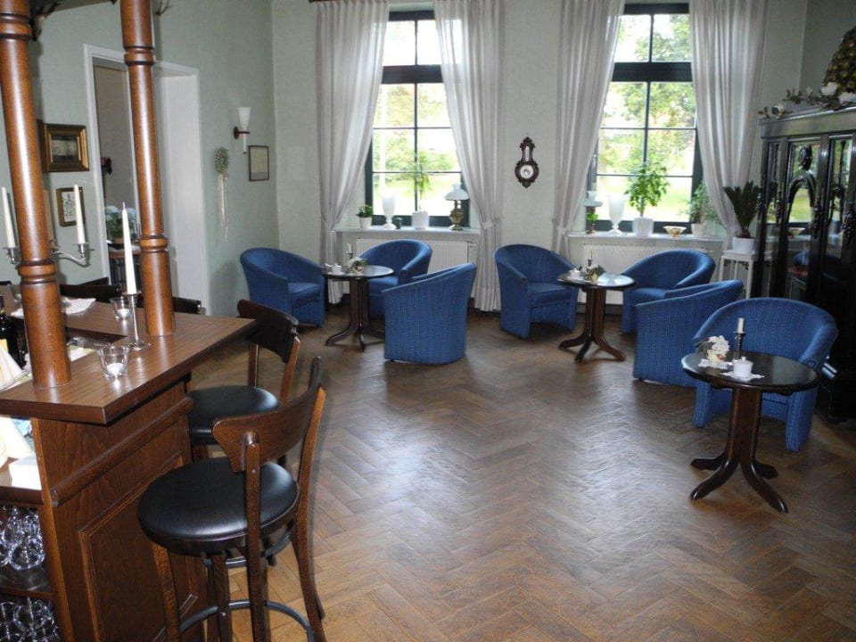 Gemütlich eingerichteter Barraum Hotel Gutshaus Redewisch