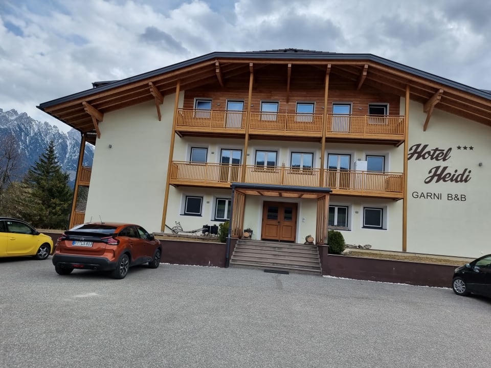 Außenansicht Hotel Heidi