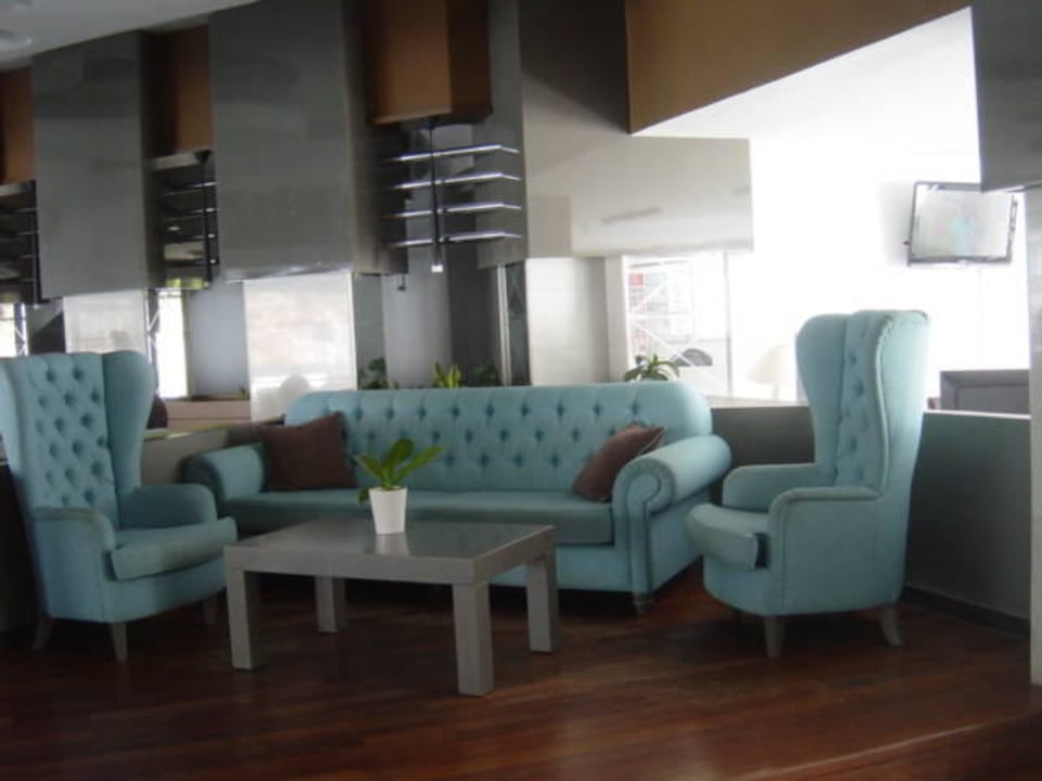 Sofas bei Hauptbar Fodele Beach & Water Park Holiday Resort