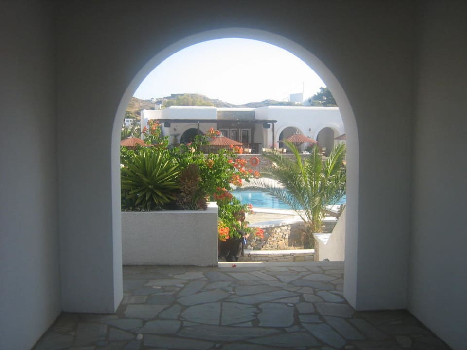 Durchgang Yialos Beach Hotel
