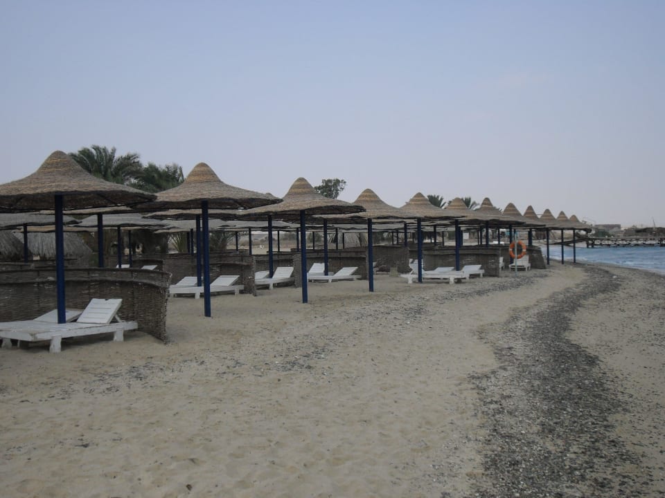 Am Strand bei bedecktem Himmel 1 Utopia Beach Club
