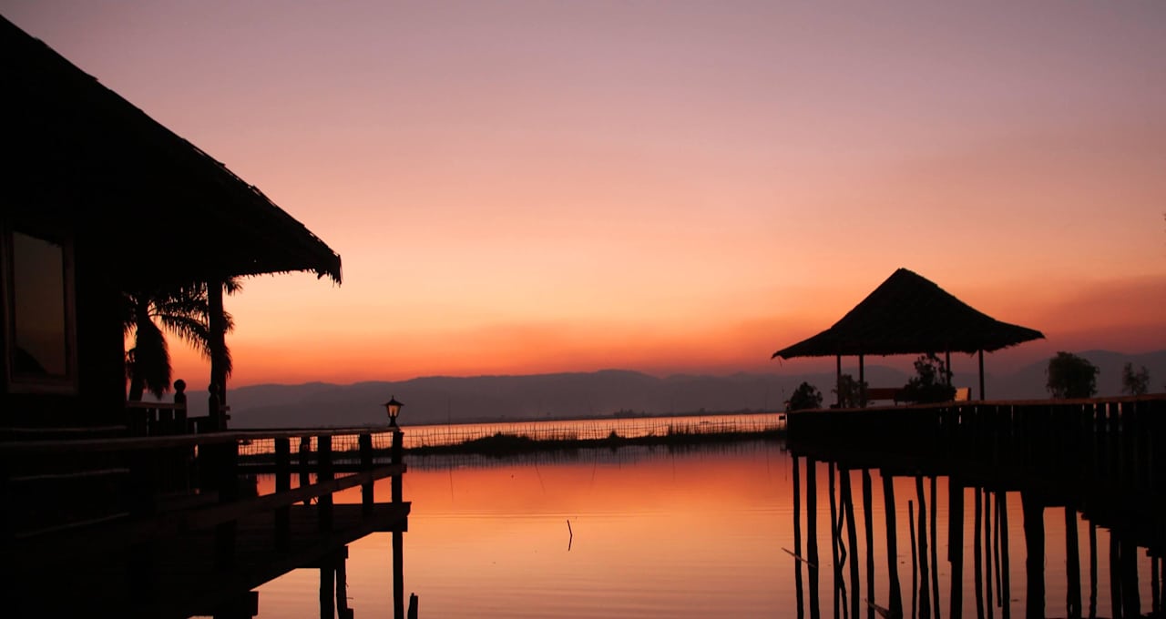 Malerische Sonnenuntergänge von der Bungalowterrasse Hotel Golden Island Cottages 1 & 2