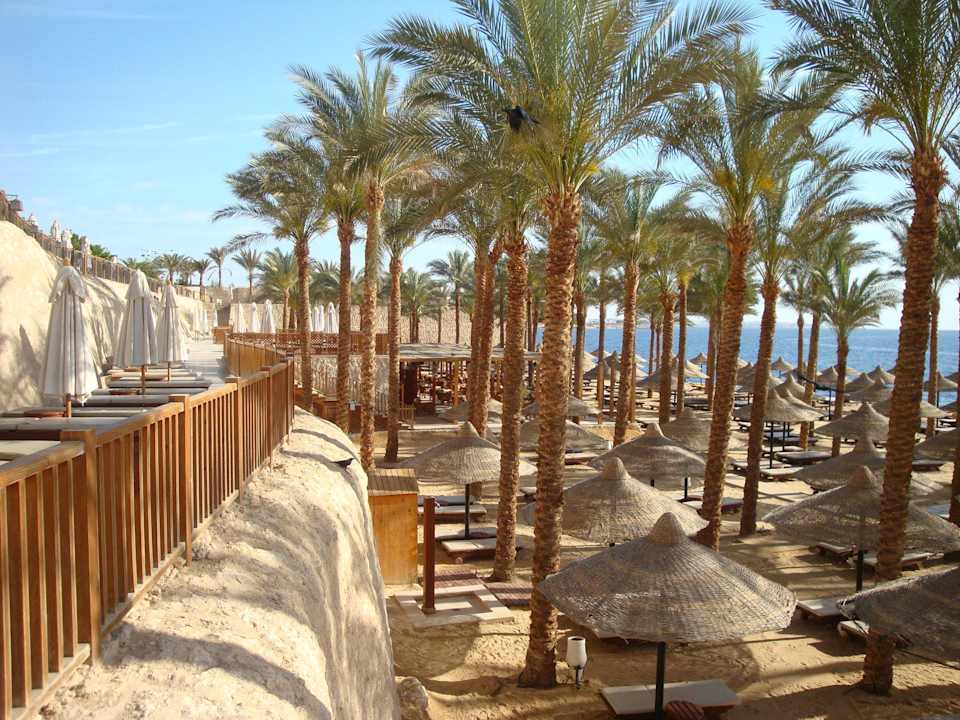 Ausblick von der Liegeterrasse aufs Meer The Grand Hotel Sharm El Sheikh
