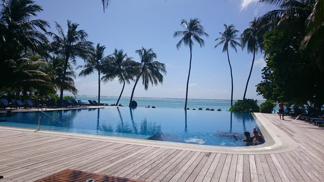 Pool Meeru Maldives Resort Island