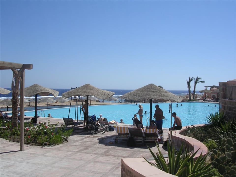 großer Pool Radisson Blu Resort, El Quseir