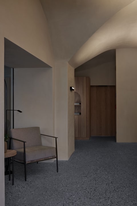 Lobby fink Restaurant & Suites