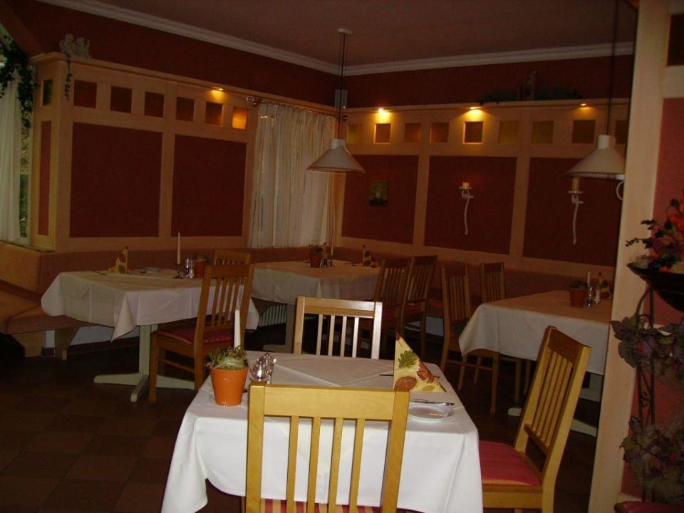 Speiseraum am Abend Vitalhotel Sonneck