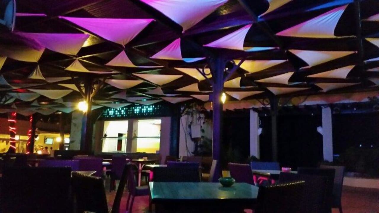 Kurz vor Beginn der "Hoteldisco" Hotel Paradis Palace