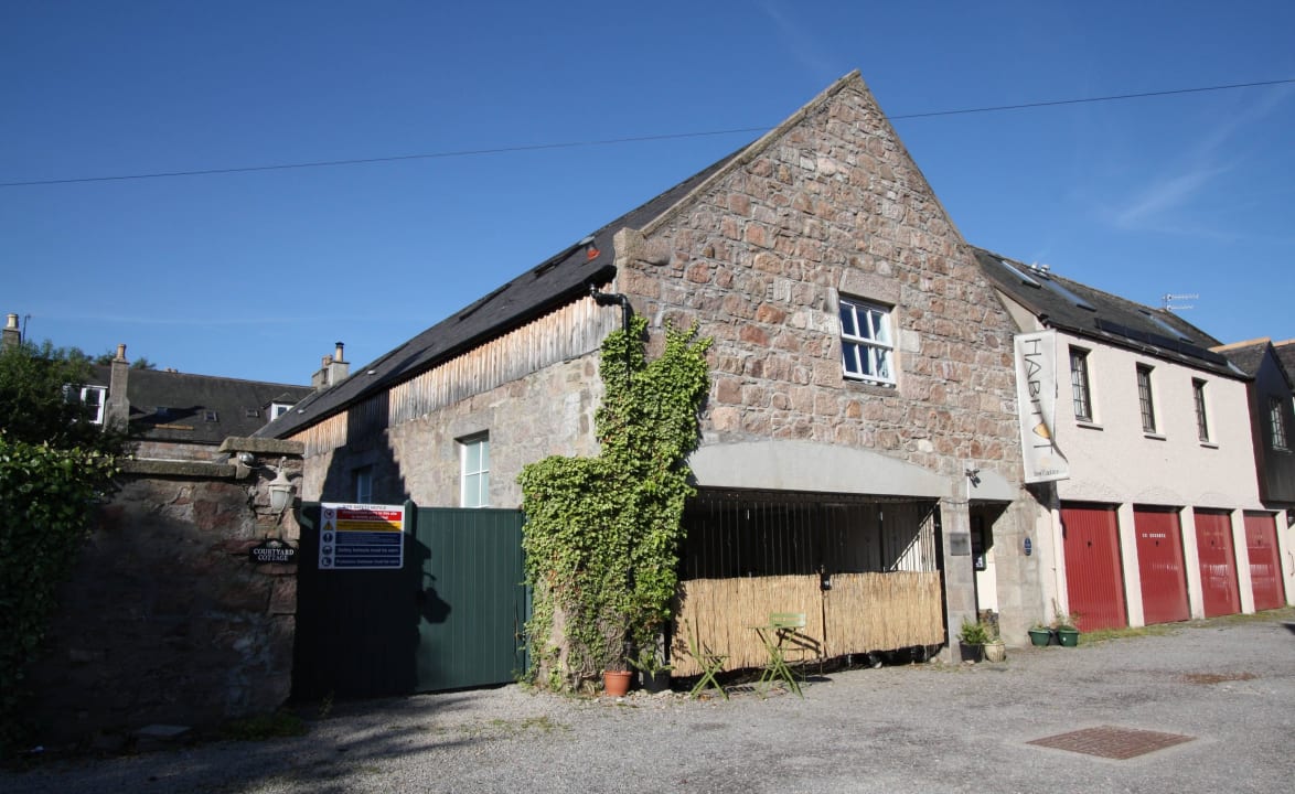 Front of hostel Ballater Hostel