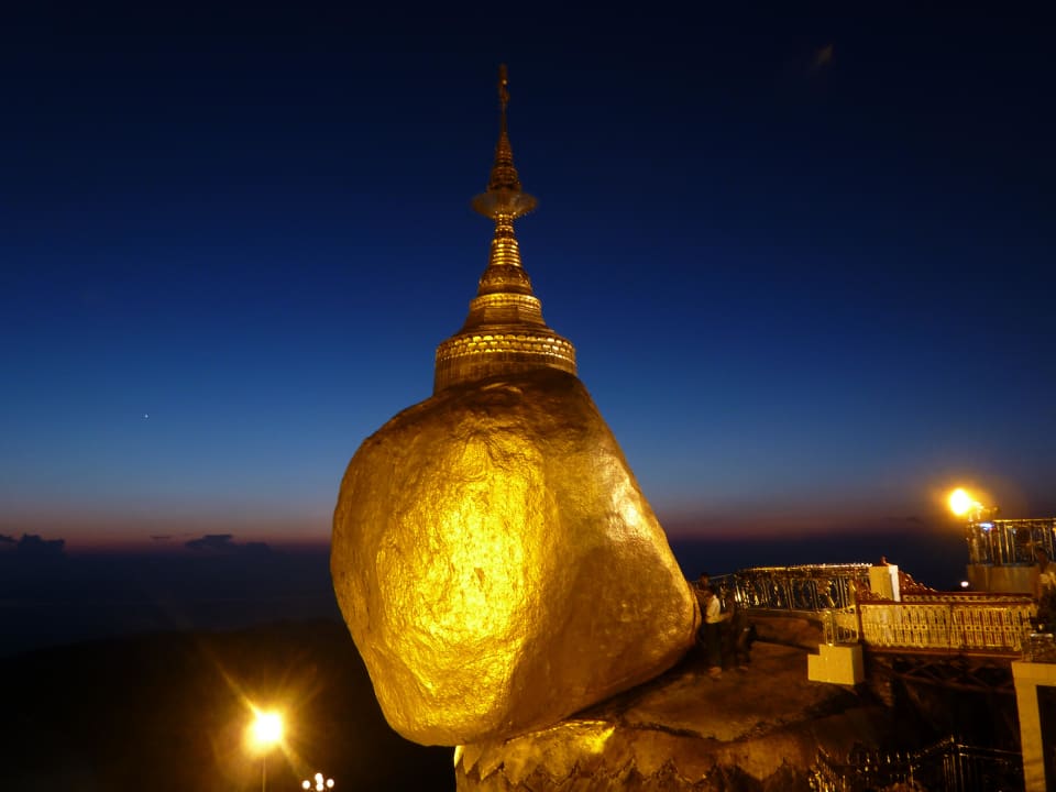 Goldener Felsen in Dämmerung Mountain Top Hotel