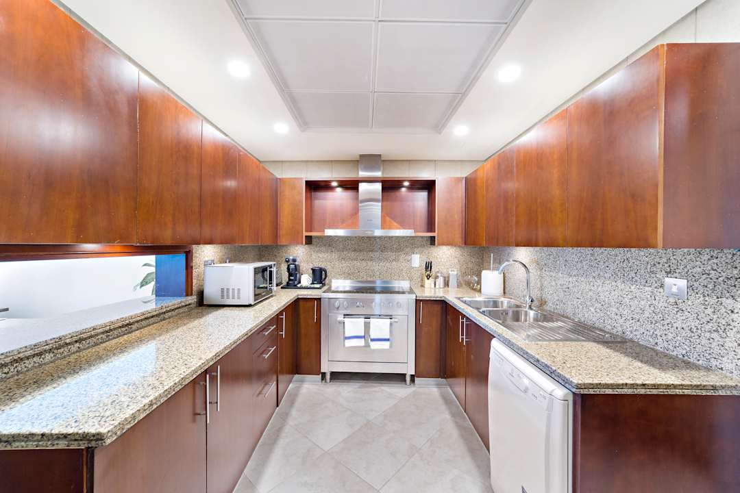 Zimmer Blue Beach Tower The Walk JBR