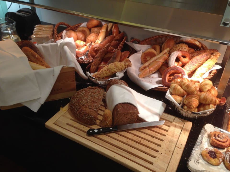 Frühstücksbuffet NOVINA HOTEL Tillypark