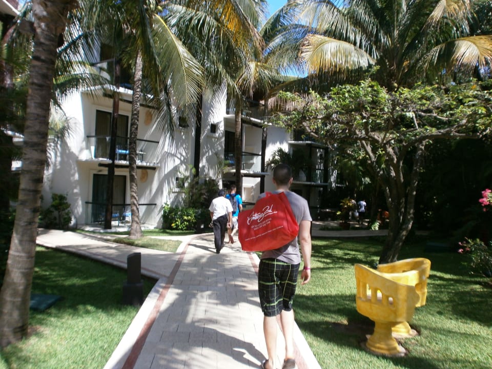Der Weg vom Strand zu den Zimmern The Reef Playacar