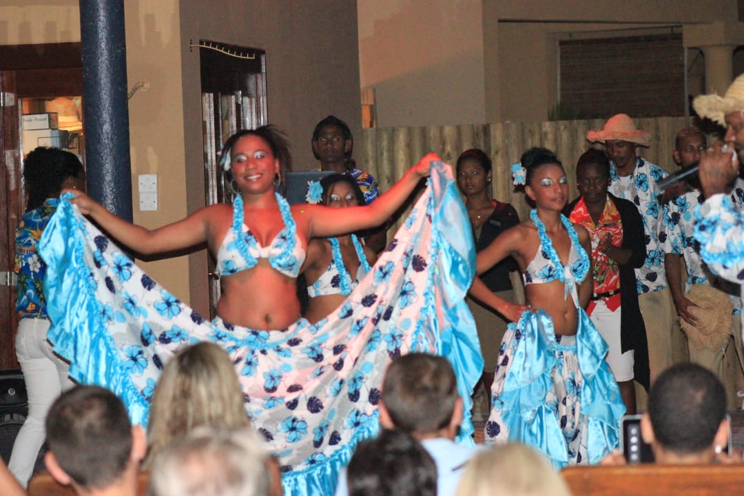 Jeden Abend ein Treffen mit Maurice-Einheimischen Veranda Pointe aux Biches Hotel