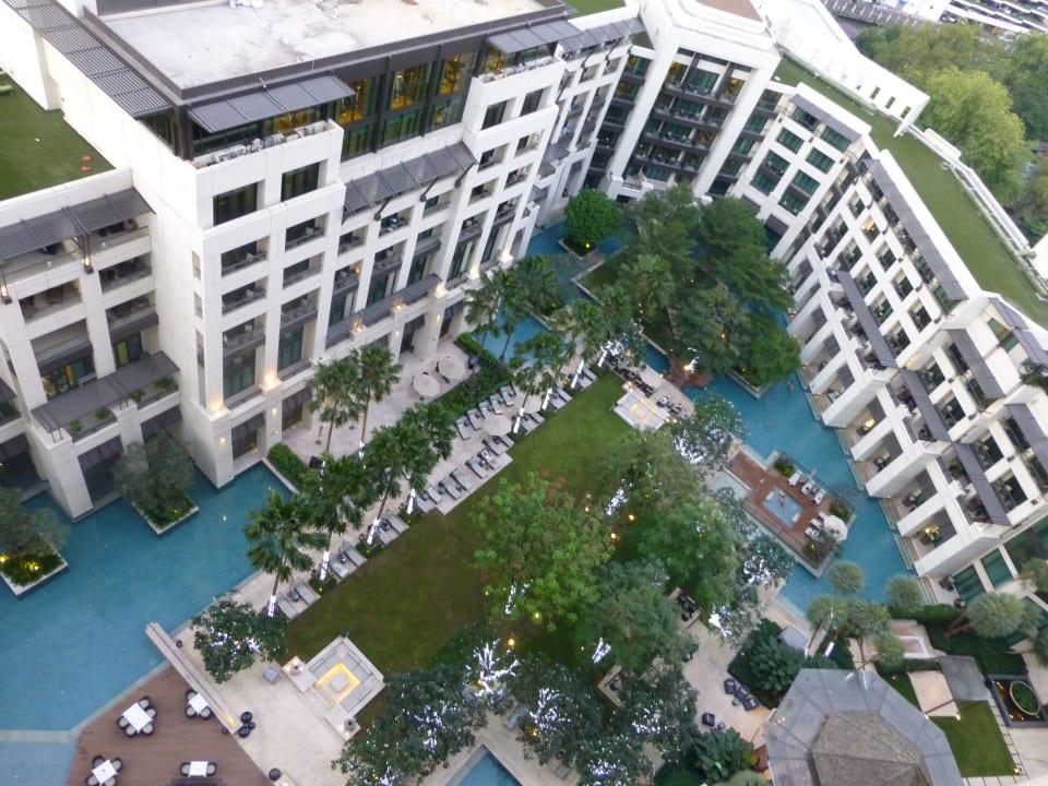 Blick auf Poolanlage Siam Kempinski Hotel Bangkok