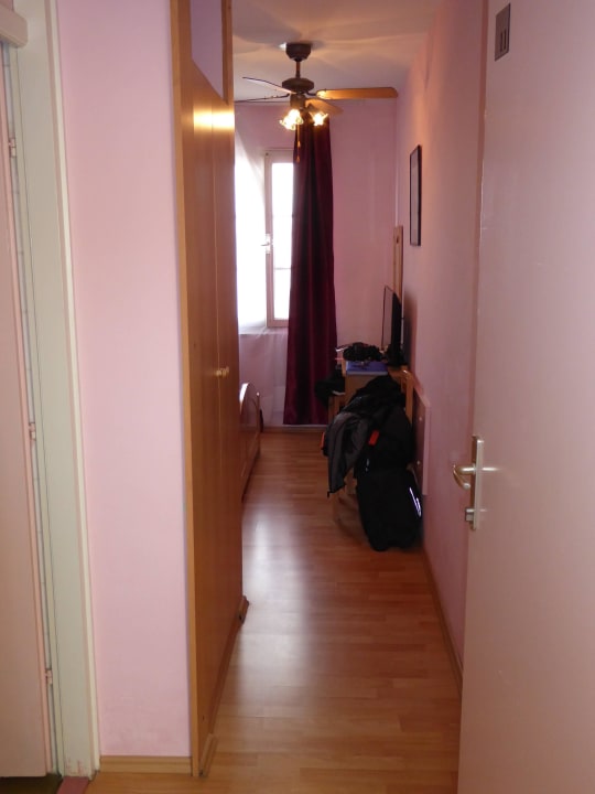 Blick vom Eingang in Zimmer Nr. 11 Hotel Art