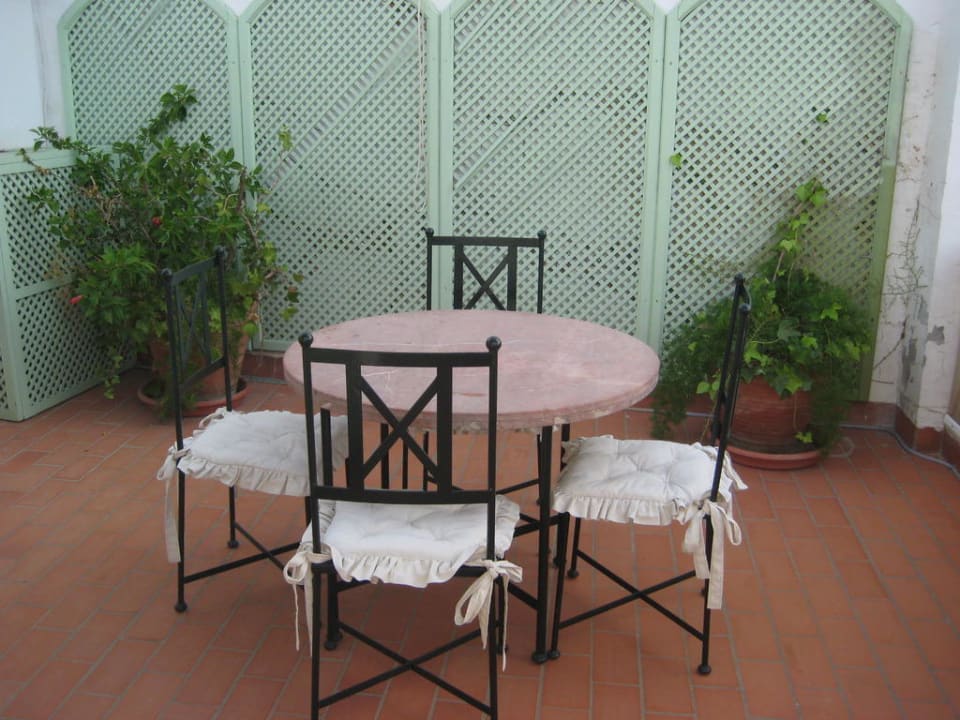Teil der Terrasse Hotel Carabeo