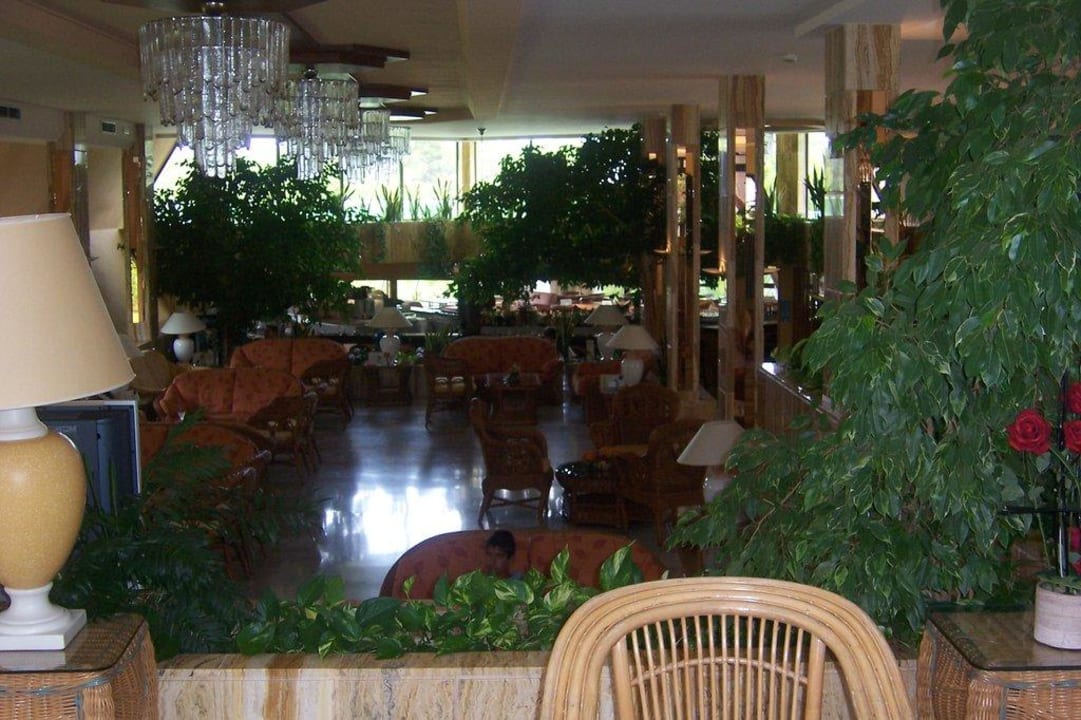 Lobby gegenüber der Rezeption Hotel Exagon Park