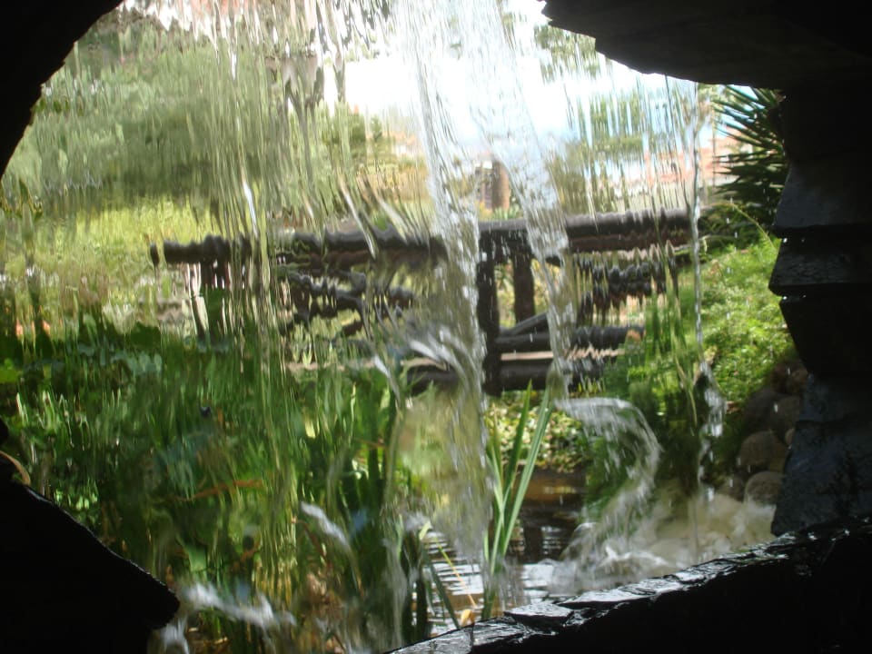 Kleiner Wasserfall Hotel Parque Tropical
